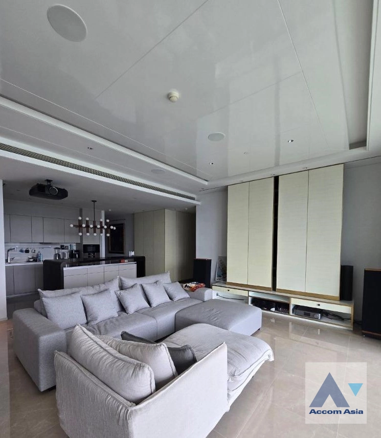 The Residences at Sindhorn Kempinski Hotel Bangkok Condominium  3 Bedroom for Sale BTS Chitlom in Ploenchit Bangkok