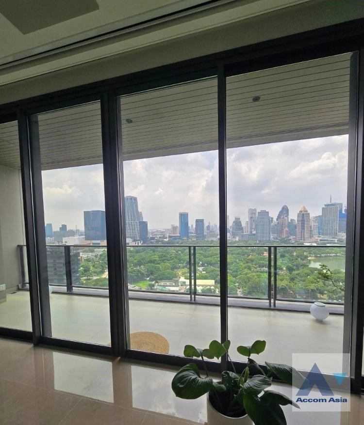 unit 3 Bedrooms  Condominium For Sale in Ploenchit, Bangkok  near BTS Chitlom (AA44963)
