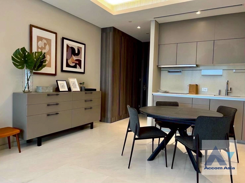 10  2 br Condominium For Rent in Ploenchit ,Bangkok BTS Ploenchit at Sindhorn Tonson AA44964