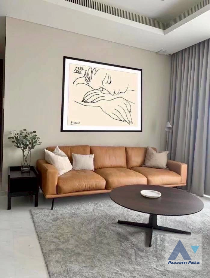 unit 2 Bedrooms  Condominium For Rent in Ploenchit, Bangkok  near BTS Ploenchit (AA44964)