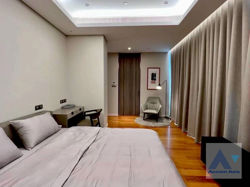 14  2 br Condominium For Rent in Ploenchit ,Bangkok BTS Ploenchit at Sindhorn Tonson AA44964