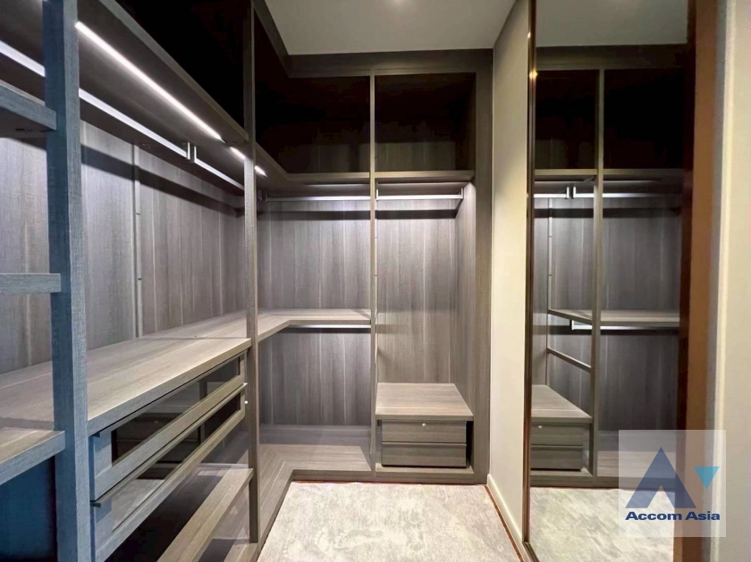 16  2 br Condominium For Rent in Ploenchit ,Bangkok BTS Ploenchit at Sindhorn Tonson AA44964