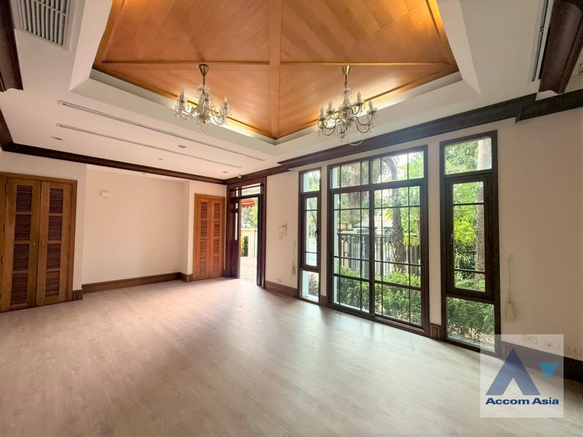 unit 4 Bedrooms  House For Rent in Sukhumvit, Bangkok  near BTS Phra khanong (AA44968)