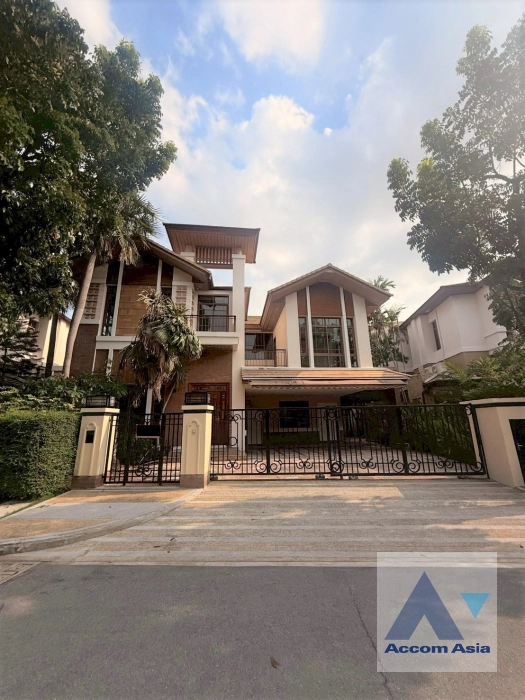 unit 4 Bedrooms  House For Rent in Sukhumvit, Bangkok  near BTS Phra khanong (AA44968)