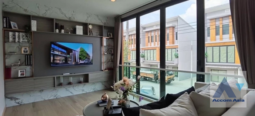 5  3 br House For Rent in Pattanakarn ,Bangkok  at EIGEN RAMA 9 AA44969