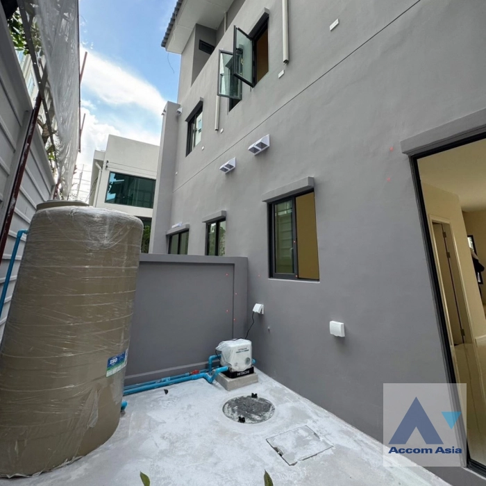 19  3 br House For Rent in Pattanakarn ,Bangkok  at EIGEN RAMA 9 AA44969