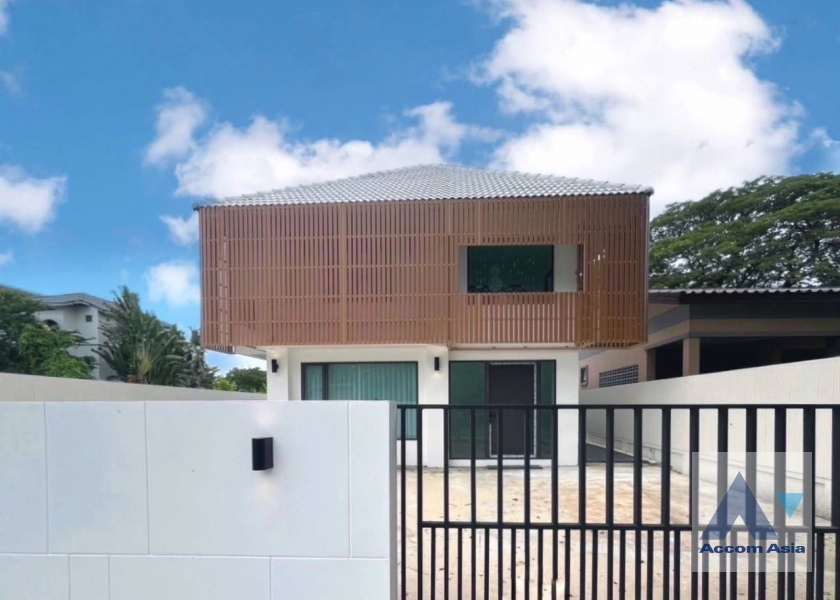 unit 2 Bedrooms  House For Sale in Pattanakarn, Bangkok  (AA44971)