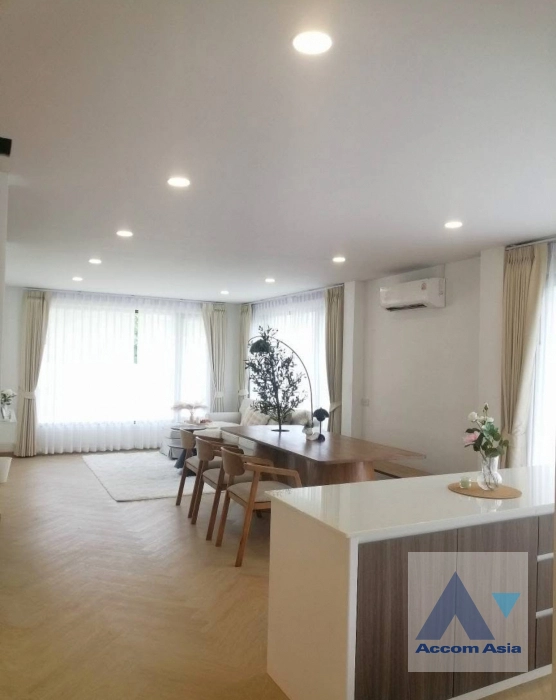 5  2 br House For Sale in Pattanakarn ,Bangkok  AA44971