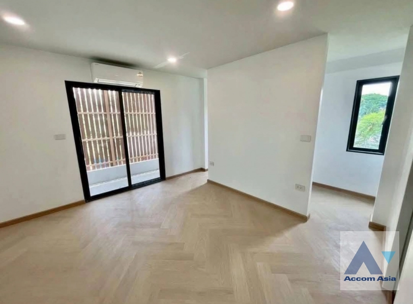 7  2 br House For Sale in Pattanakarn ,Bangkok  AA44971