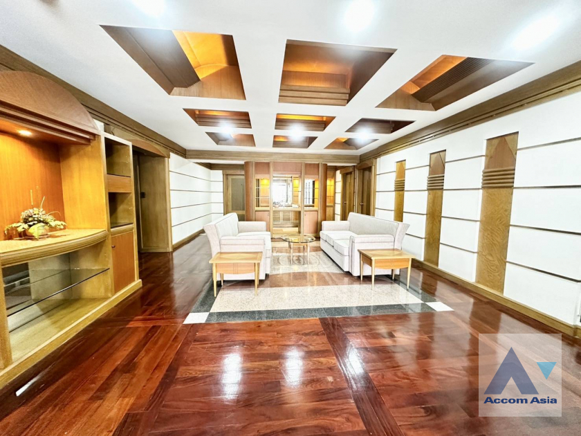 Pet friendly condominium for rent in Sukhumvit, Bangkok Code AA44979