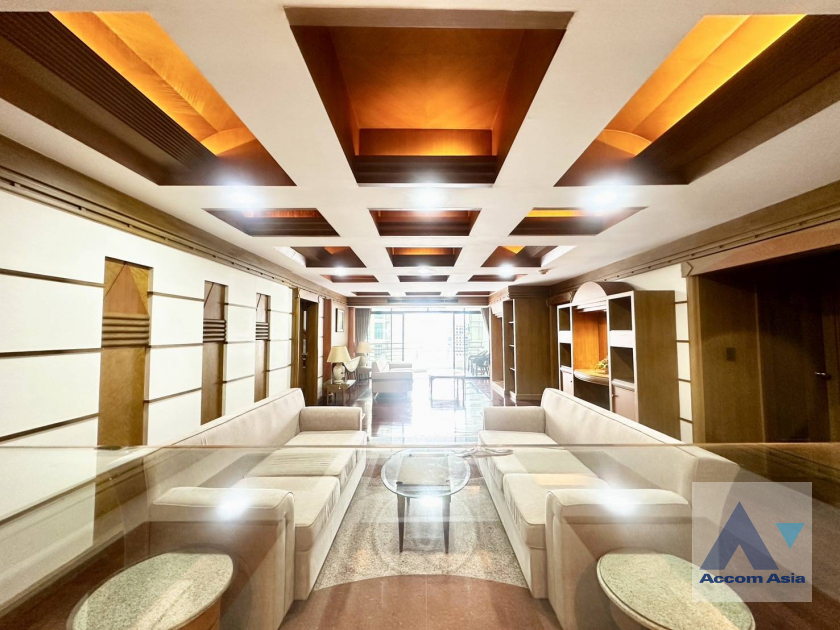 Pet friendly condominium for rent in Sukhumvit, Bangkok Code AA44979