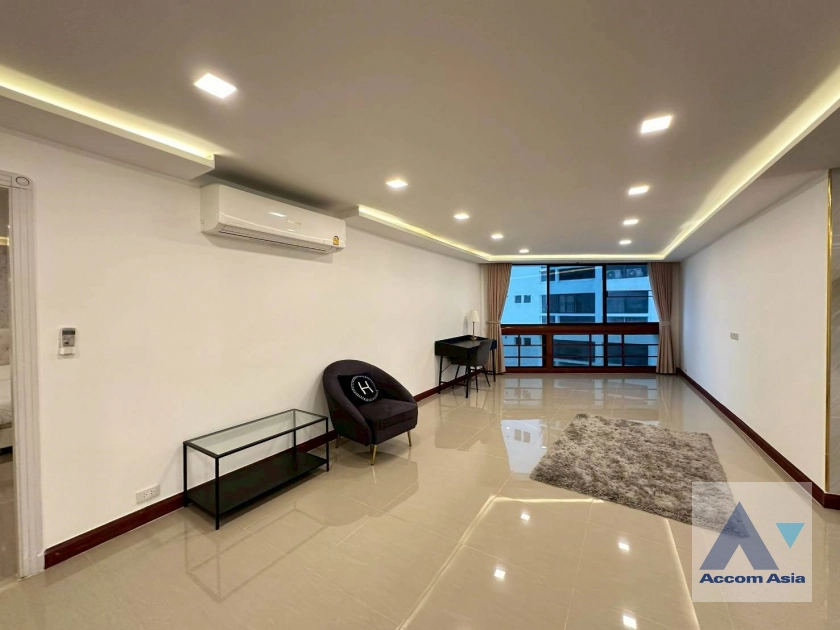 unit 3 Bedrooms  Condominium For Rent & Sale in Sukhumvit, Bangkok  (AA44983)