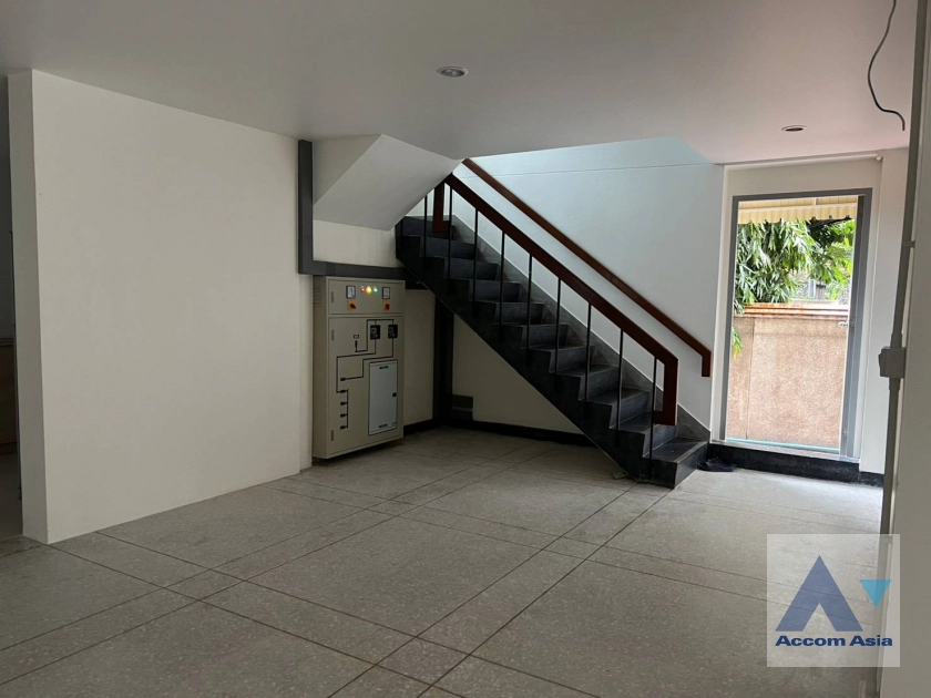 5  Townhouse for rent and sale in Sathorn ,Bangkok  AA44985