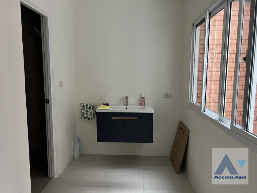 6  Townhouse for rent and sale in Sathorn ,Bangkok  AA44985