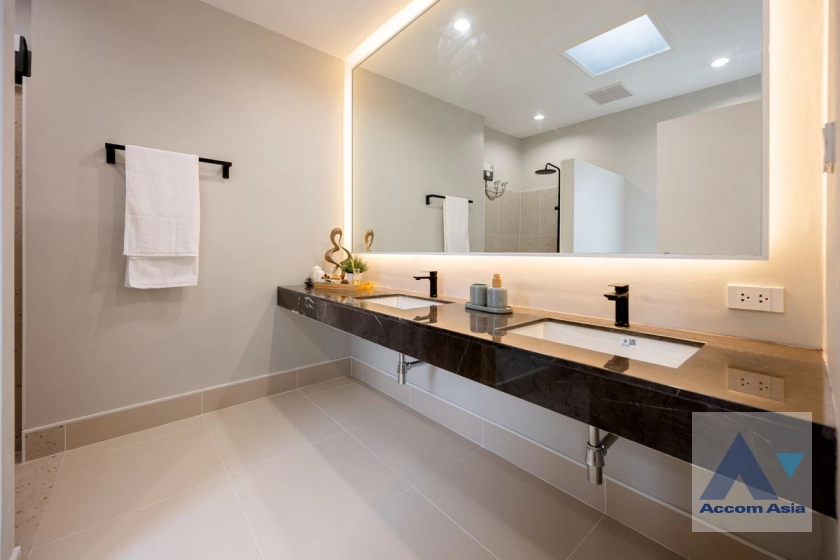 41  5 br House For Sale in Phaholyothin ,Bangkok BTS Mo-Chit AA44989