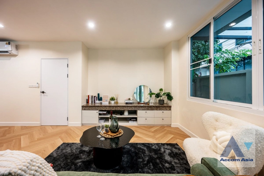 5  5 br House For Sale in Phaholyothin ,Bangkok BTS Mo-Chit AA44989