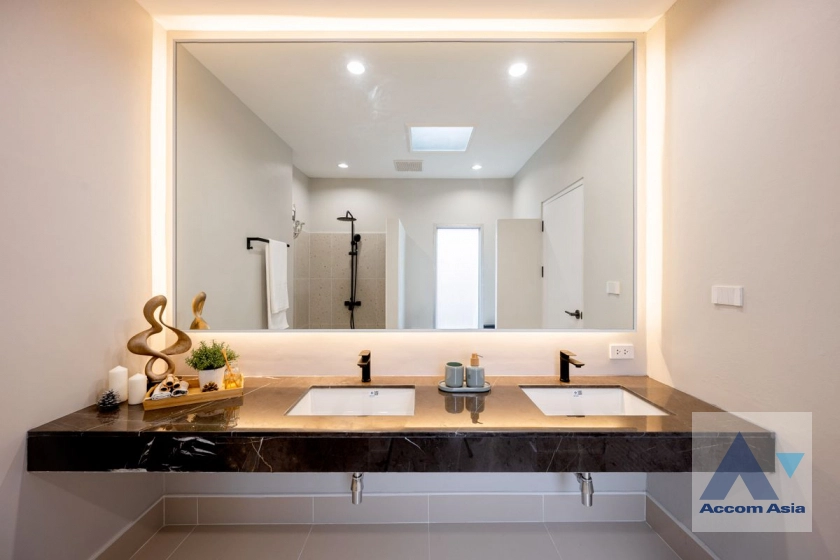 40  5 br House For Sale in Phaholyothin ,Bangkok BTS Mo-Chit AA44989