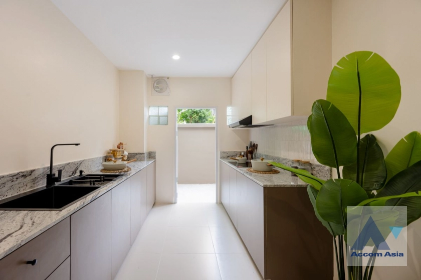 13  5 br House For Sale in Phaholyothin ,Bangkok BTS Mo-Chit AA44989