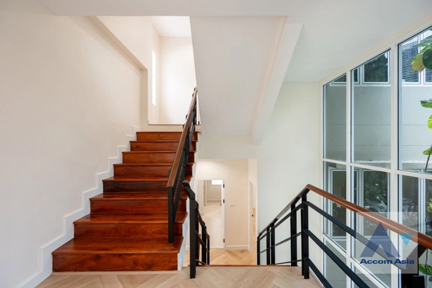 20  5 br House For Sale in Phaholyothin ,Bangkok BTS Mo-Chit AA44989