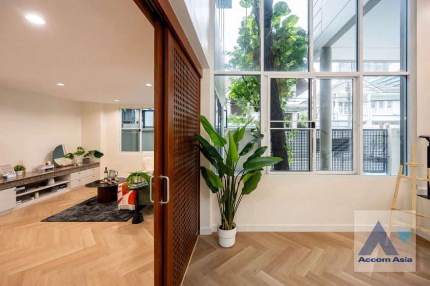 15  5 br House For Sale in Phaholyothin ,Bangkok BTS Mo-Chit AA44989