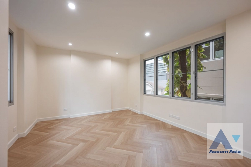 26  5 br House For Sale in Phaholyothin ,Bangkok BTS Mo-Chit AA44989