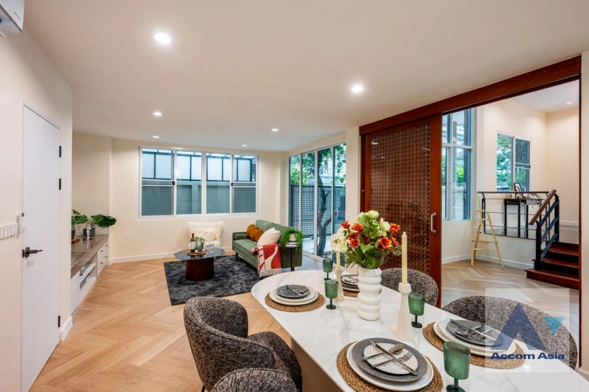 8  5 br House For Sale in Phaholyothin ,Bangkok BTS Mo-Chit AA44989