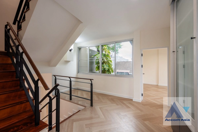 21  5 br House For Sale in Phaholyothin ,Bangkok BTS Mo-Chit AA44989