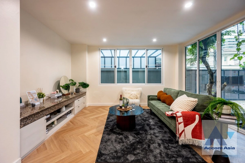  1  5 br House For Sale in Phaholyothin ,Bangkok BTS Mo-Chit AA44989