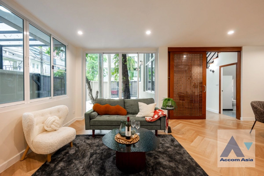  1  5 br House For Sale in Phaholyothin ,Bangkok BTS Mo-Chit AA44989