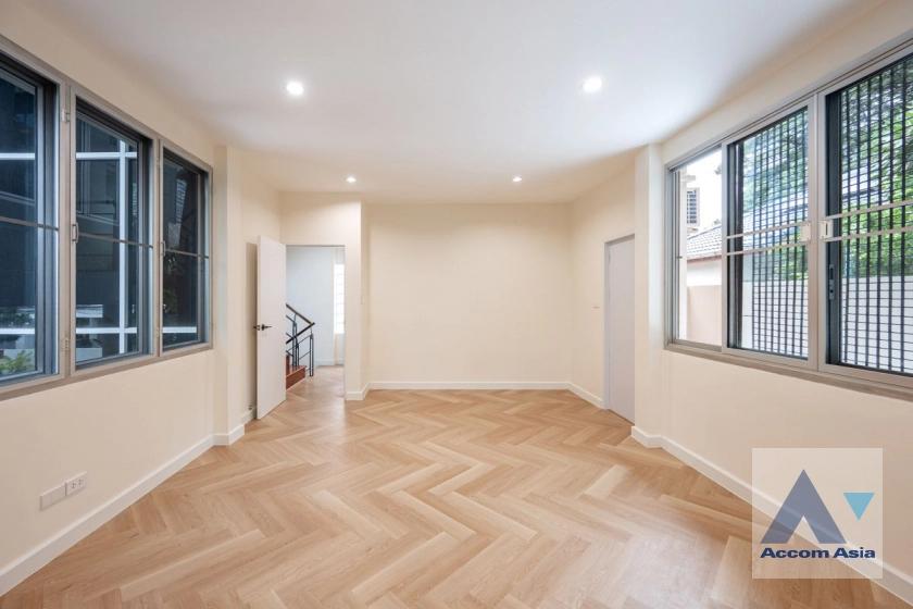 28  5 br House For Sale in Phaholyothin ,Bangkok BTS Mo-Chit AA44989