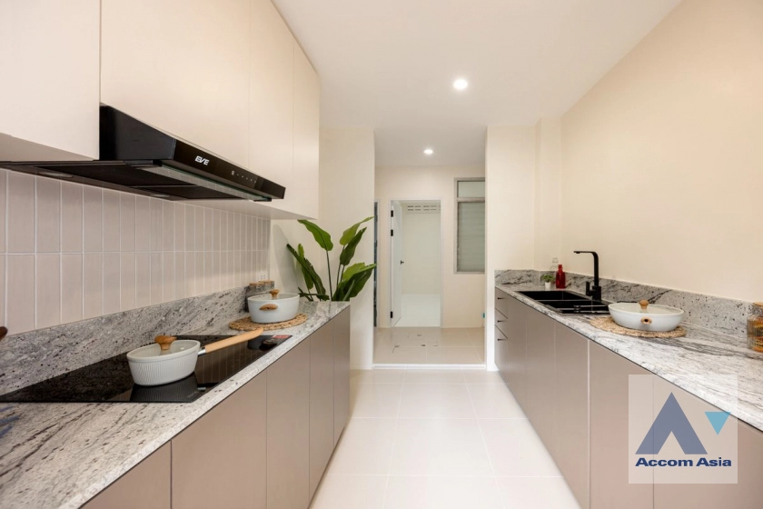 14  5 br House For Sale in Phaholyothin ,Bangkok BTS Mo-Chit AA44989