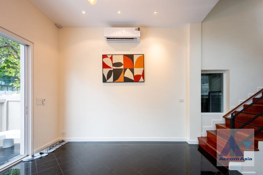 19  5 br House For Sale in Phaholyothin ,Bangkok BTS Mo-Chit AA44989