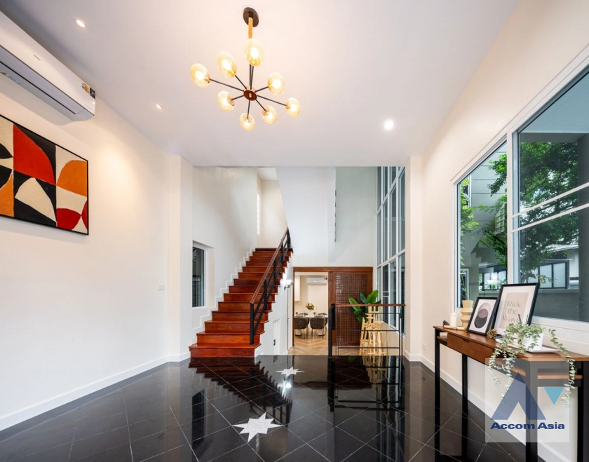 18  5 br House For Sale in Phaholyothin ,Bangkok BTS Mo-Chit AA44989