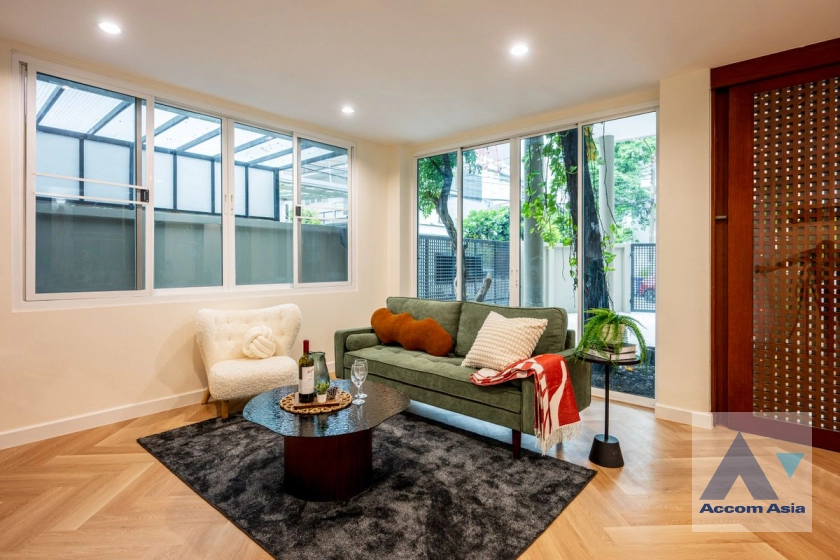 4  5 br House For Sale in Phaholyothin ,Bangkok BTS Mo-Chit AA44989