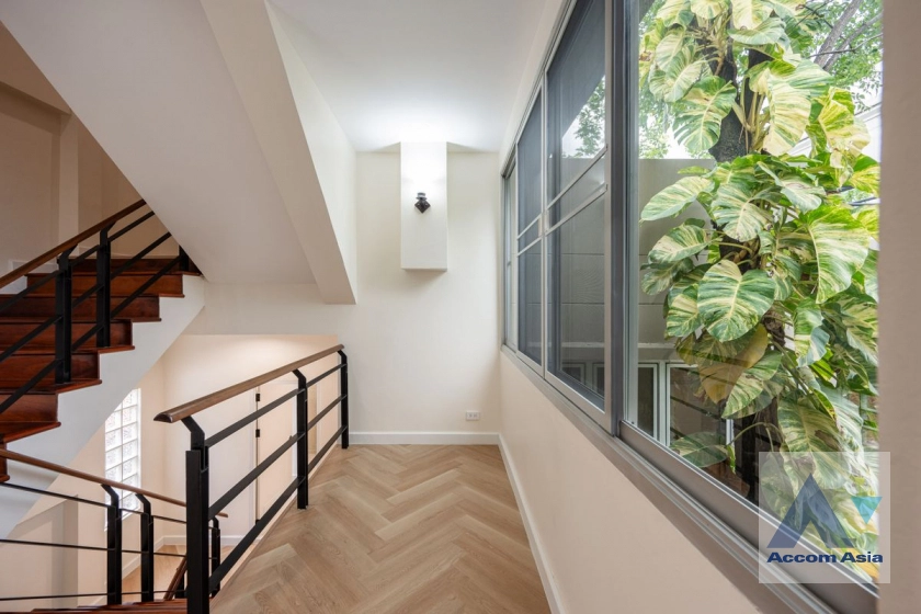 30  5 br House For Sale in Phaholyothin ,Bangkok BTS Mo-Chit AA44989