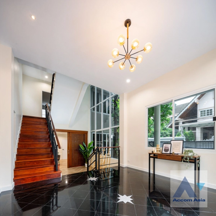 50  5 br House For Sale in Phaholyothin ,Bangkok BTS Mo-Chit AA44989