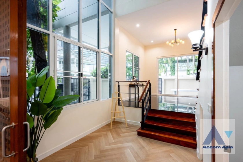 12  5 br House For Sale in Phaholyothin ,Bangkok BTS Mo-Chit AA44989