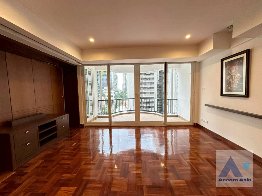 unit 3 Bedrooms  Condominium For Rent in Sukhumvit, Bangkok  near BTS Phrom Phong (AA44994)