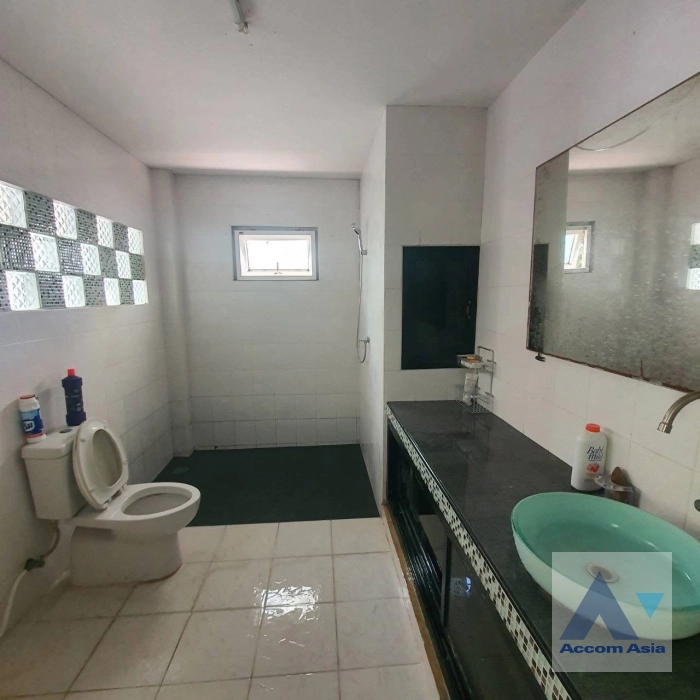 5  4 br House For Rent in Phaholyothin ,Bangkok BTS Saphan-Kwai AA45009