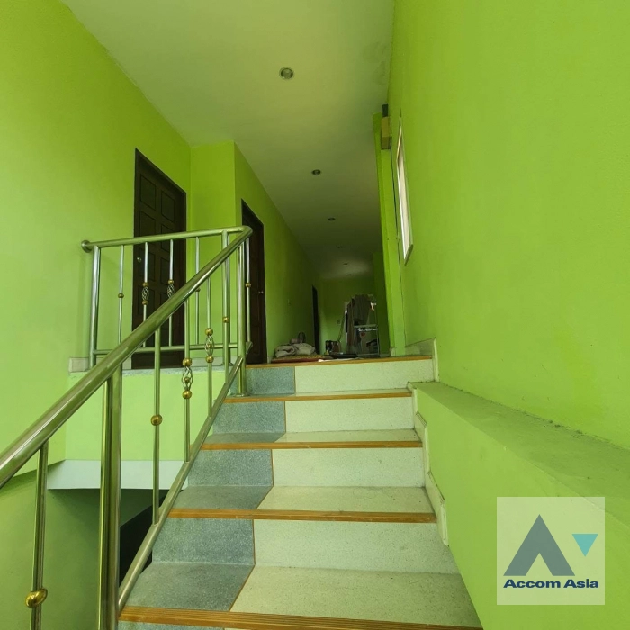 unit 4 Bedrooms  House For Rent in Phaholyothin, Bangkok  near BTS Saphan-Kwai (AA45009)