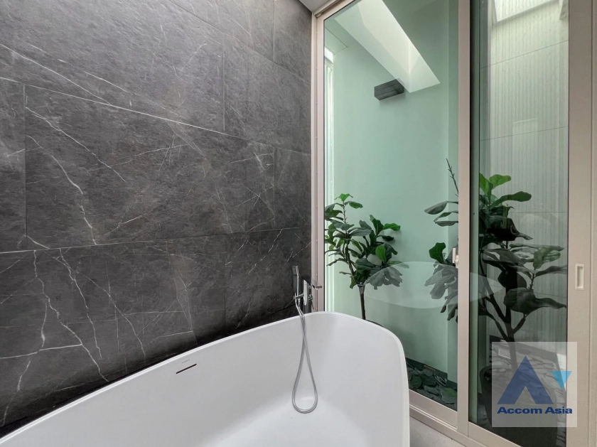 16  4 br Townhouse For Sale in Bang Na ,Bangkok  at Vive Bangna km.7 AA45011