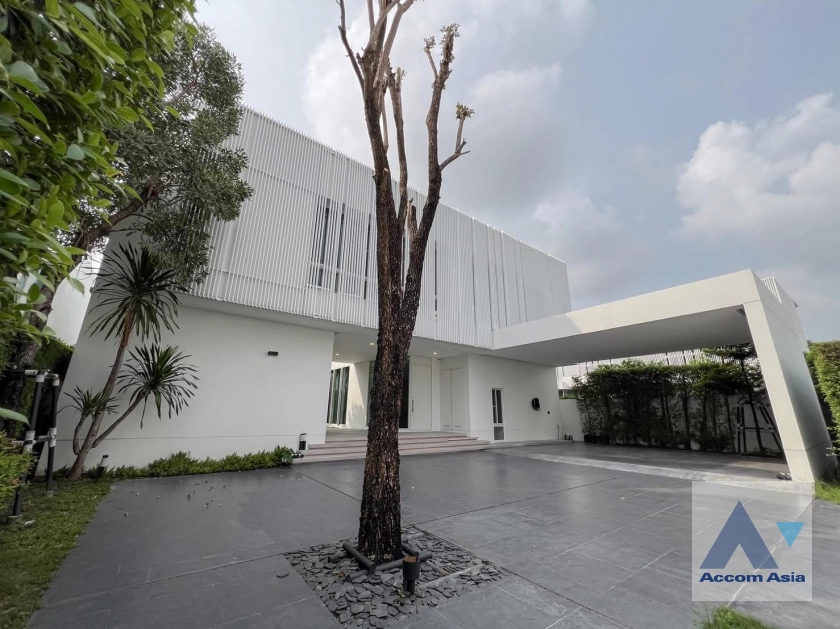 unit 4 Bedrooms  Townhouse For Sale in Bang Na, Bangkok  (AA45011)