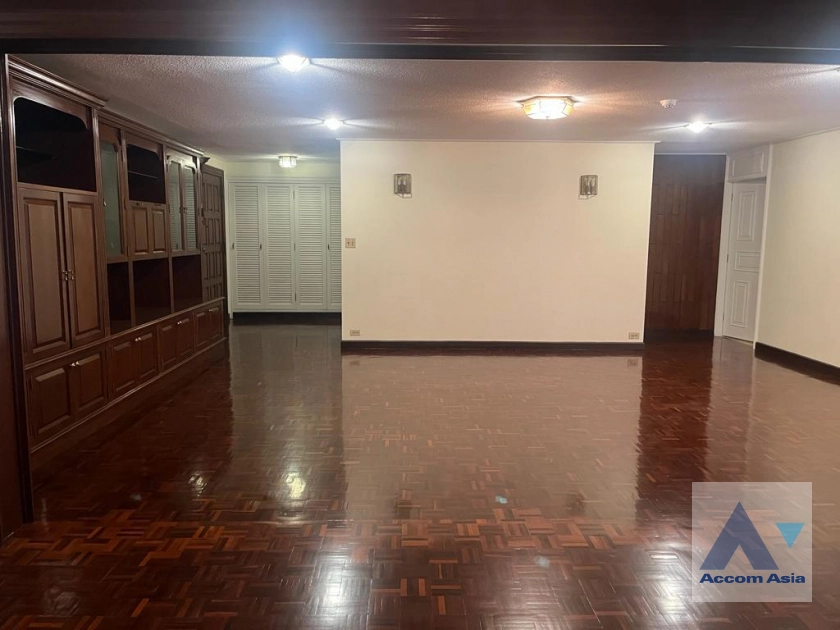 unit 3 Bedrooms  Condominium For Sale in Sukhumvit, Bangkok  near BTS Ekkamai (AA45012)