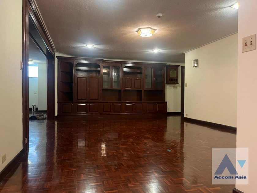 unit 3 Bedrooms  Condominium For Sale in Sukhumvit, Bangkok  near BTS Ekkamai (AA45012)