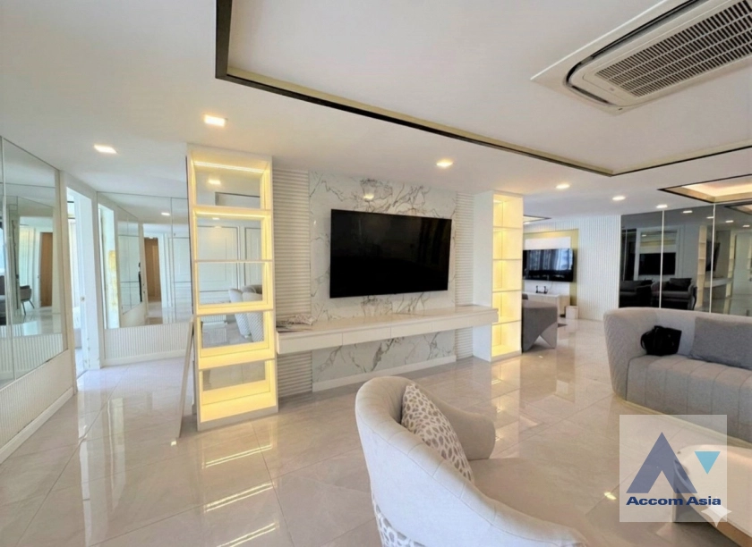 unit 3 Bedrooms  Condominium For Rent & Sale in Sukhumvit, Bangkok  (AA45013)