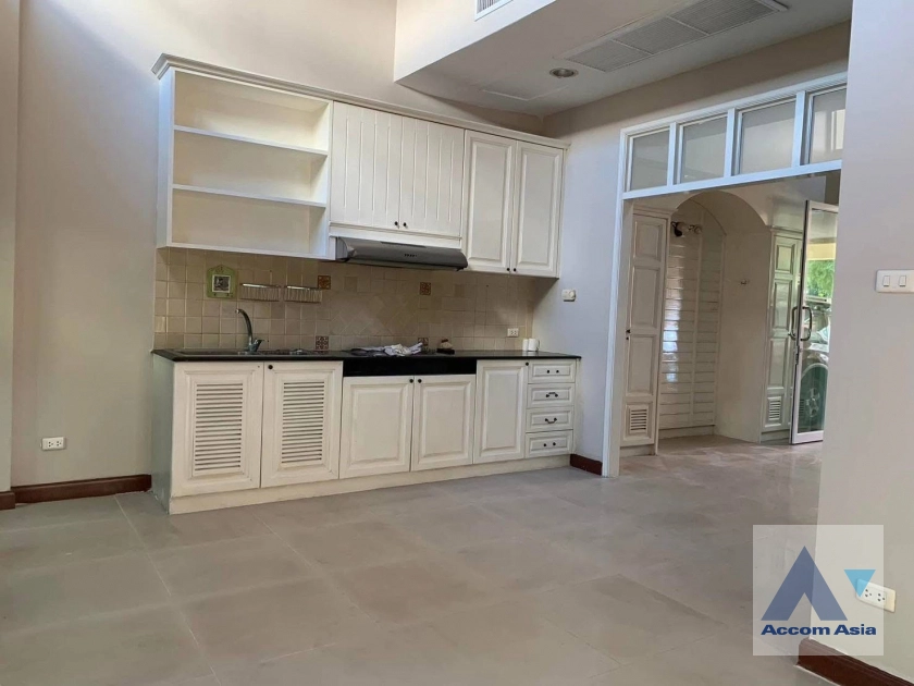 unit 4 Bedrooms  Townhouse For Rent in Sukhumvit, Bangkok  near BTS Udomsuk (AA45015)