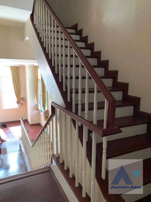 unit 4 Bedrooms  Townhouse For Rent in Sukhumvit, Bangkok  near BTS Udomsuk (AA45015)