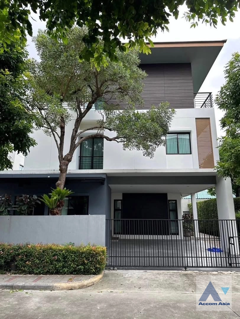 unit 5 Bedrooms  House For Rent & Sale in Pattanakarn, Bangkok  (AA45019)
