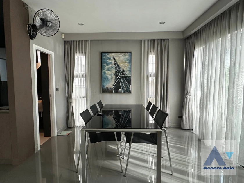 unit 5 Bedrooms  House For Rent & Sale in Pattanakarn, Bangkok  (AA45019)