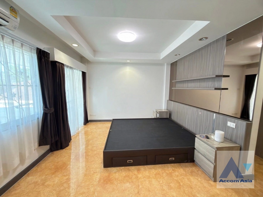 4  3 br House For Rent in Pattanakarn ,Bangkok  AA45025